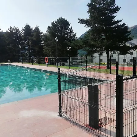 弗米加尔公寓 *